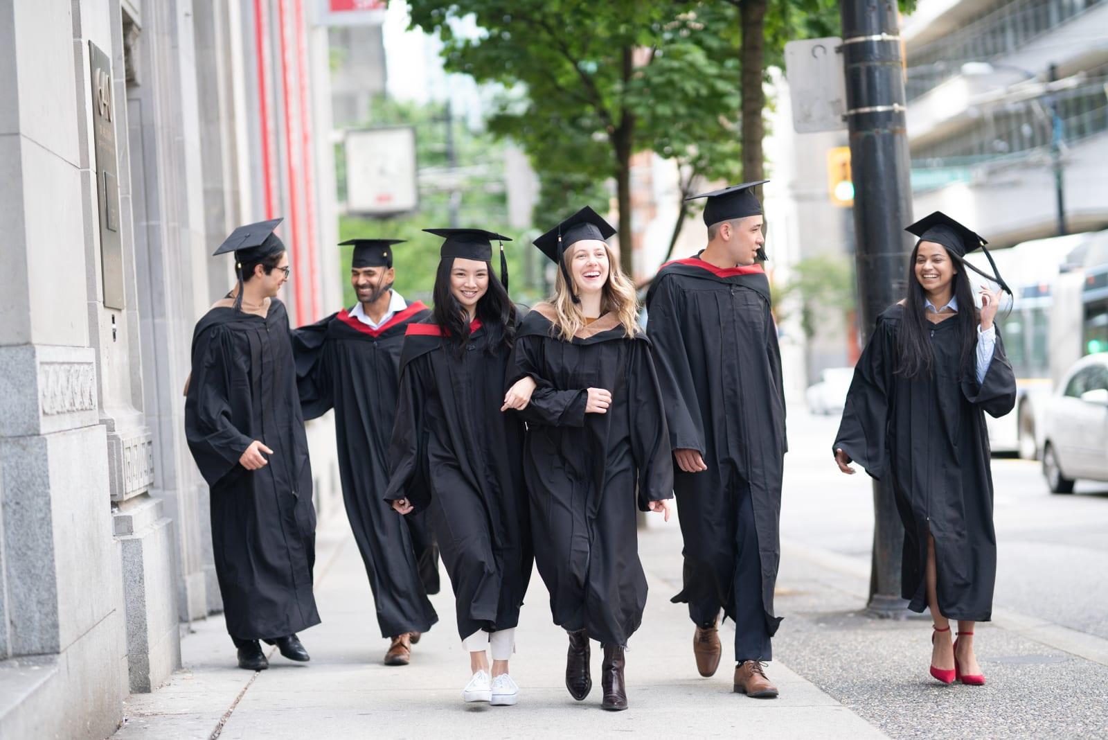 How can a University Access Program help students?