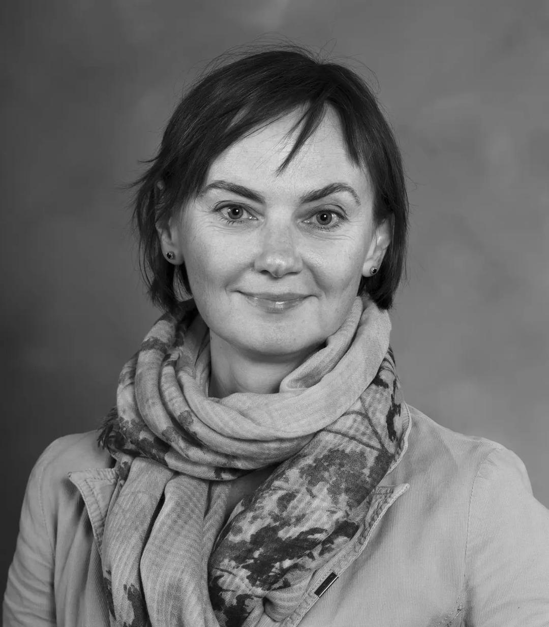 Dr. Julia Bondar