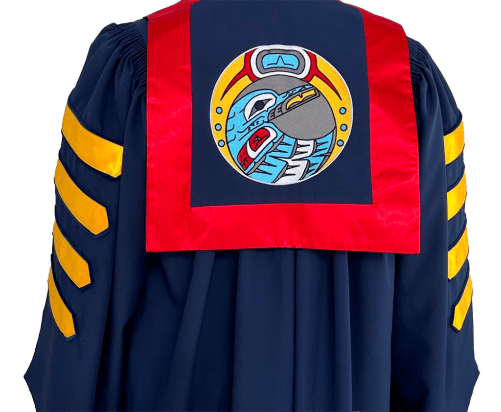 The crest on the back of the convocation robes features a raven and the moon.